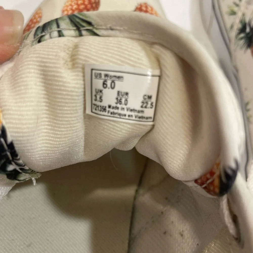 Vans Pineapple Print Sneakers Women’s Size 6